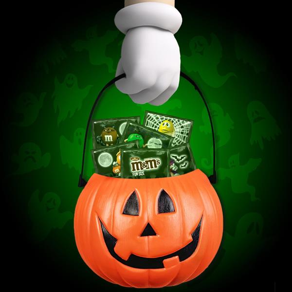 M&M'S Glow In The Dark Milk Chocolate Fun Size Halloween Candy, 15 oz -  Harris Teeter